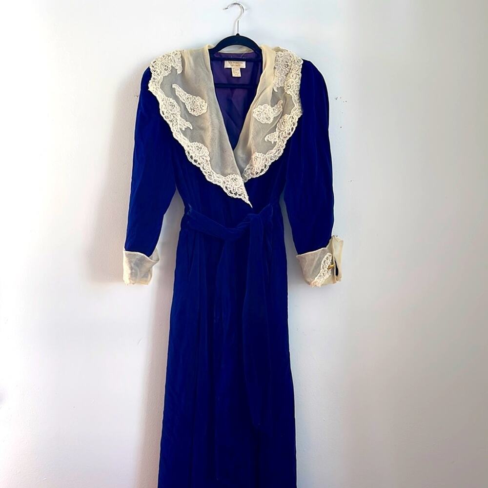 Vintage Victoria’s Secret Gold Label crushed velvet silk lace trim robe sz P/S